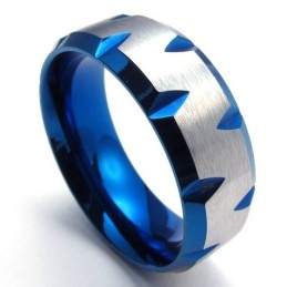 Anello In Titanio Di Eccellente Qualità, Finemente Lavorato E Con Splendidi Colori.