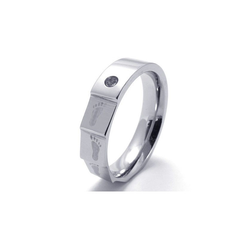 Anello In Titanio Con Forma Elegante, Brillantezza Del Colore E Durevolezza Nell'Uso. Anello In Titanio Con Forma Elegante, Brillantezza Del Colore E Durevolezza Nell'Uso.