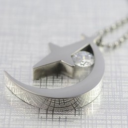 Collana Con Ciondolo In Titanio Con Luna E Stella E Zircone