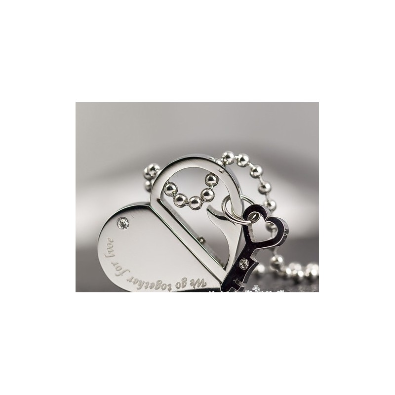 Ci Riuniamo Per Amore - Collana Con Ciondolo In Titanio Alla Moda Ci Riuniamo Per Amore - Collana Con Ciondolo In Titanio Alla Moda