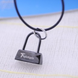 Collana Con Ciondolo In Titanio Con Lucchetto Nero, Versetto Della Bibbia E Croce
