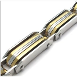 Bracciale In Titanio Di Qualità Stabile E Brillantezza Del Colore, Realizzato Con Maestria.