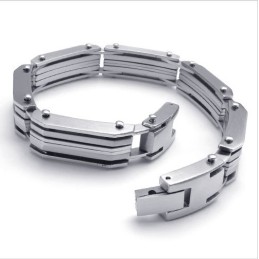 Bracciale In Titanio Di Qualità Affidabile E Brillantezza Del Colore, Realizzato Con Maestria.