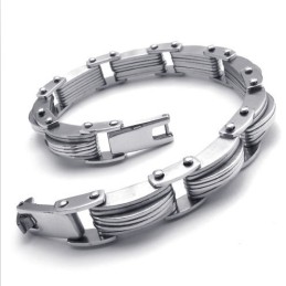 Bracciale In Titanio Di Qualità Affidabile E Brillantezza Del Colore, Realizzato Con Maestria.