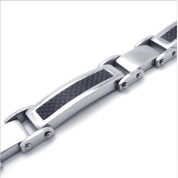 Bracciale In Titanio Di Qualità Affidabile E Brillantezza Del Colore, Realizzato Con Maestria.