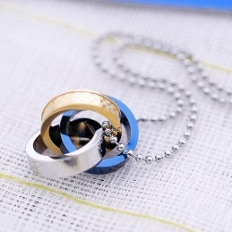 Regali Di Moda Per La Tua Amica: Collana Con Ciondolo A Cerchio Intrecciato In Titanio
