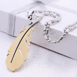 Collana Con Ciondolo In Titanio Con Piuma Volante Alla Moda