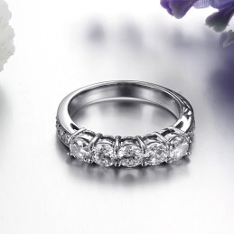 Anello Da Donna In Titanio Con Strass E Prestazioni Affidabili
