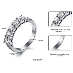 Anello Da Donna In Titanio Con Strass E Prestazioni Affidabili