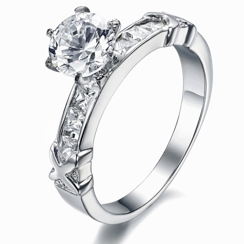 Anello Da Donna In Titanio Con Strass, Qualità E Quantità Garantite Anello Da Donna In Titanio Con Strass, Qualità E Quantità Garantite