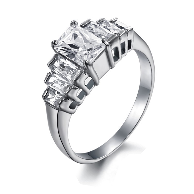 Anello Da Donna In Titanio Di Qualità Stabile Con Strass Anello Da Donna In Titanio Di Qualità Stabile Con Strass
