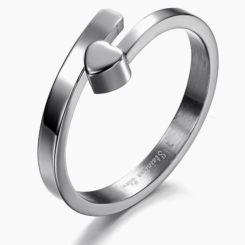 Anello In Titanio Con Cuore Da Donna "The King Of Quantity" Anello In Titanio Con Cuore Da Donna "The King Of Quantity"