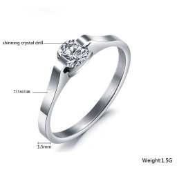 Anello In Titanio Di Qualità Stabile Con Strass