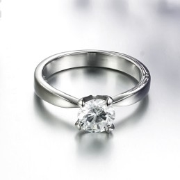 Anello Da Donna In Titanio Con Strass E Prestazioni Affidabili