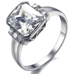 Noto Per Il Suo Anello Femminile In Titanio Di Alta Qualità Con Strass