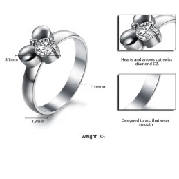 Noto Per Il Suo Anello Femminile In Titanio Di Alta Qualità Con Strass