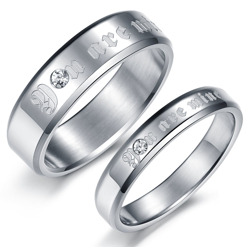Anello In Titanio Squisito E Di Qualità Stabile Per Gli Amanti Anello In Titanio Squisito E Di Qualità Stabile Per Gli Amanti