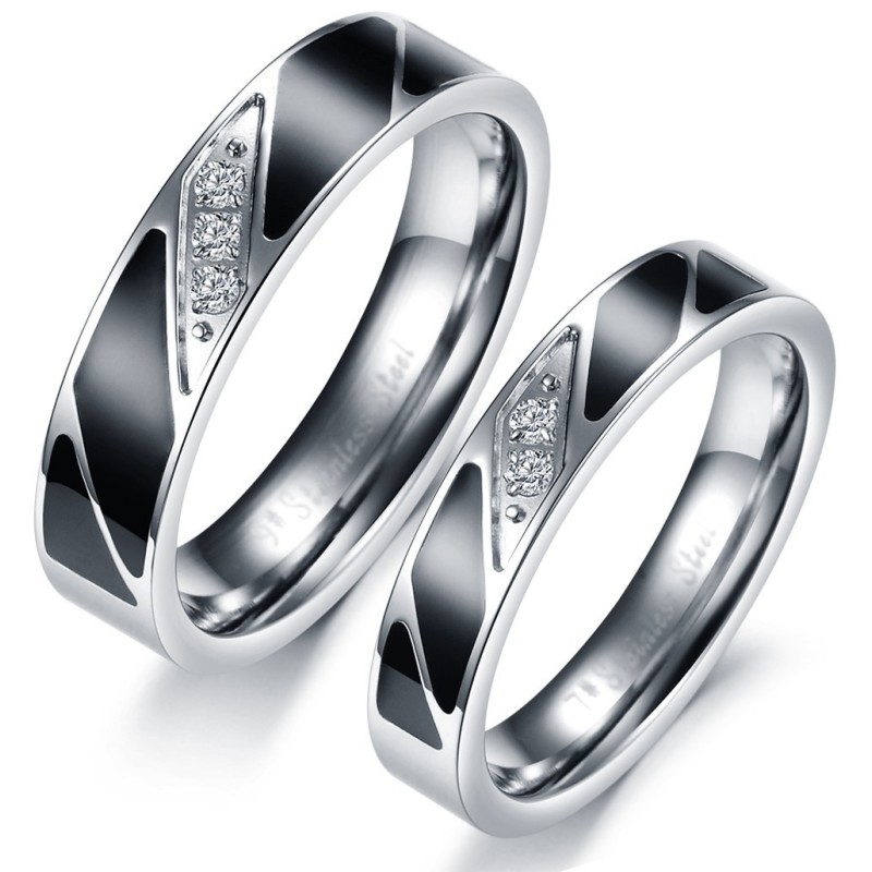 Anello In Titanio Di Alta Qualità Per Gli Amanti Con Diamante Anello In Titanio Di Alta Qualità Per Gli Amanti Con Diamante