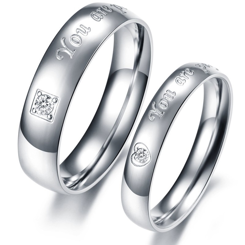 Anello In Titanio Con Strass, Qualità E Quantità Garantite Per Gli Amanti Anello In Titanio Con Strass, Qualità E Quantità Garantite Per Gli Amanti