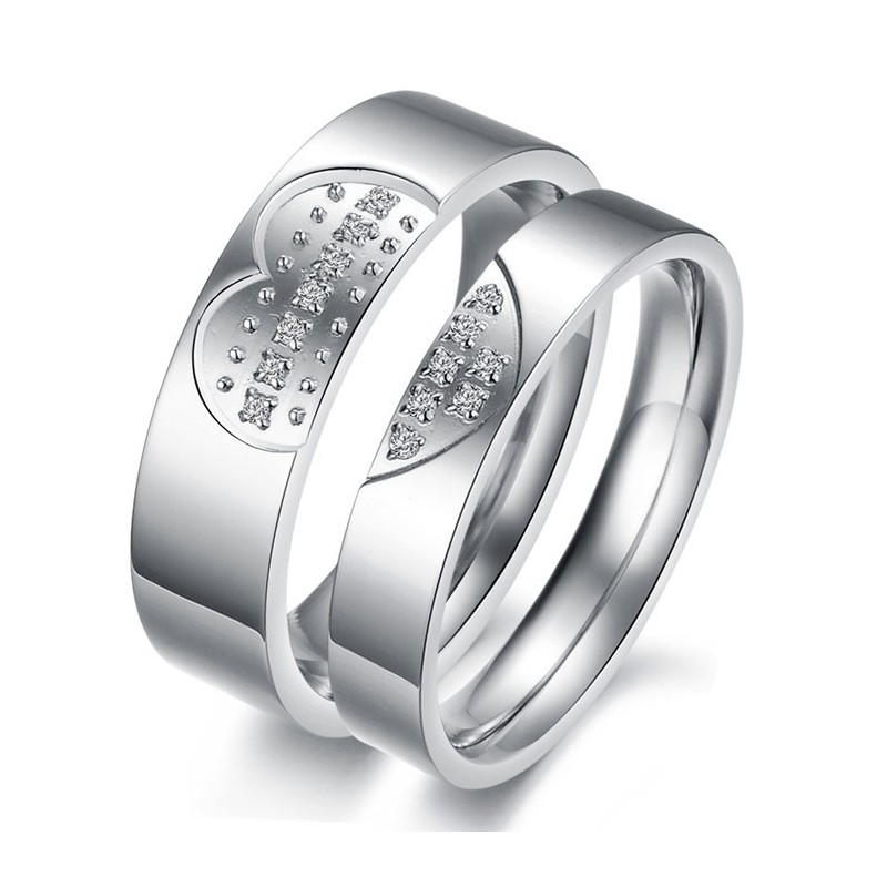 Anello In Titanio Di Alta Qualità A Forma Di Cuore Per Gli Amanti Con Strass Anello In Titanio Di Alta Qualità A Forma Di Cuore Per Gli Amanti Con Strass