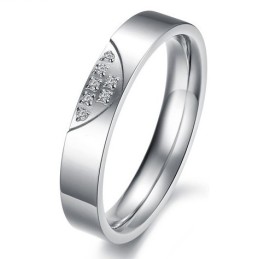 Anello In Titanio Di Alta Qualità A Forma Di Cuore Per Gli Amanti Con Strass