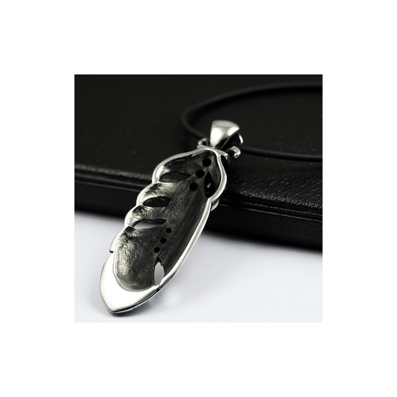 Collana Con Ciondolo In Titanio Con Piume E Teschio, Stile Alla Moda Collana Con Ciondolo In Titanio Con Piume E Teschio, Stile Alla Moda