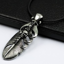 Collana Con Ciondolo In Titanio Con Piume E Teschio, Stile Alla Moda