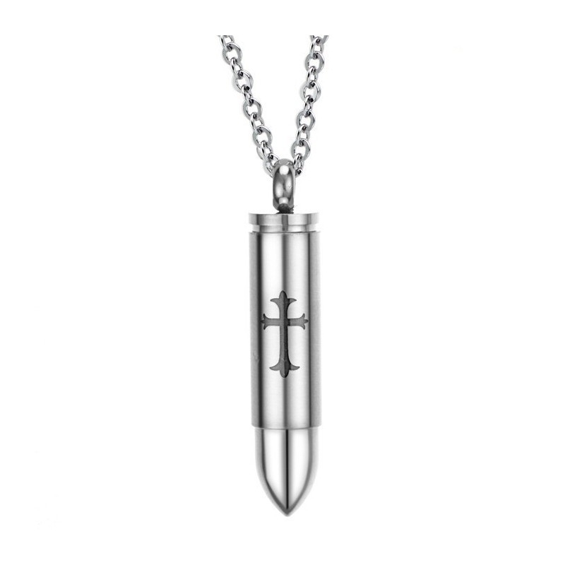 Noto Per La Sua Raffinata Collana In Titanio A Forma Di Proiettile Con Croce Noto Per La Sua Raffinata Collana In Titanio A Forma Di Proiettile Con Croce