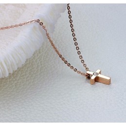 Collana In Titanio Con Croce Di Qualità Queen Of Quality E Strass