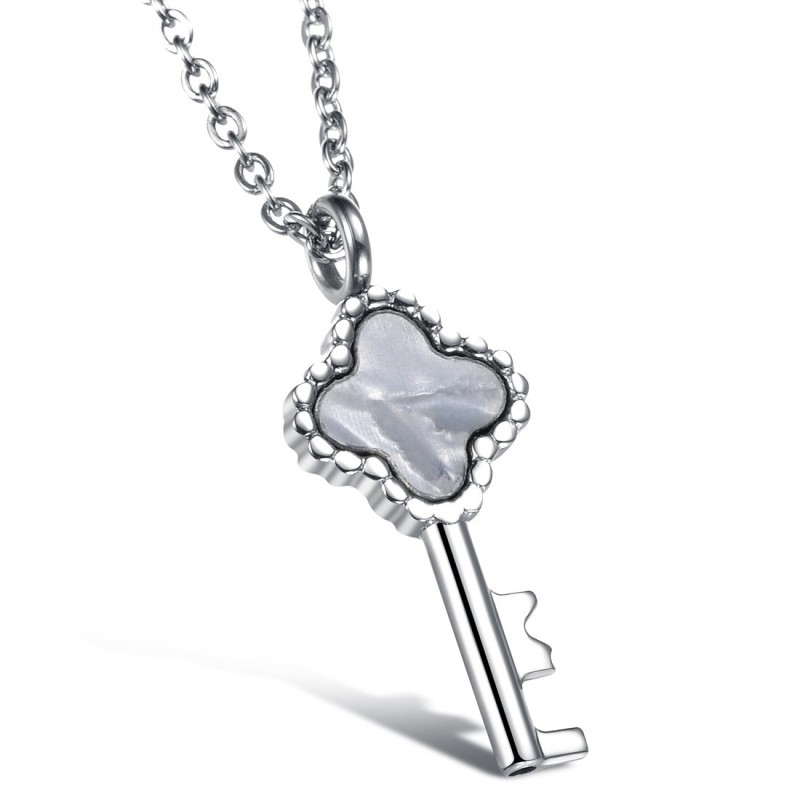Collana In Titanio Con Chiave Femminile Di Alta Qualità Collana In Titanio Con Chiave Femminile Di Alta Qualità