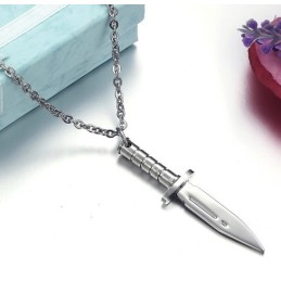 Noto Per La Sua Collana In Titanio Di Alta Qualità
