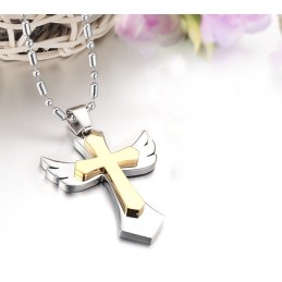 Noto Per La Sua Collana In Titanio Con Croce Di Alta Qualità