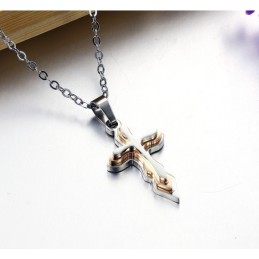 Collana Con Croce In Titanio Venduta Bene In Tutto Il Mondo