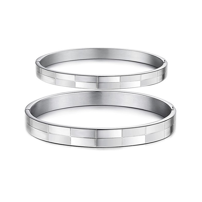 Ampia Varietà Di Bracciale In Titanio Con Griglia Per Gli Amanti Ampia Varietà Di Bracciale In Titanio Con Griglia Per Gli Amanti