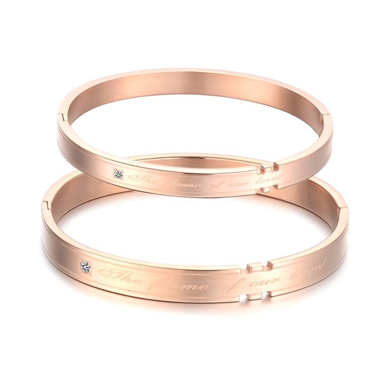 Bracciale In Titanio Completo Nelle Specifiche Per Gli Amanti Bracciale In Titanio Completo Nelle Specifiche Per Gli Amanti