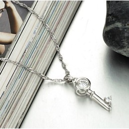 Ampia Varietà Di Collana Da Donna Con Lucchetto E Chiave In Titanio Placcato In Platino Con Strass