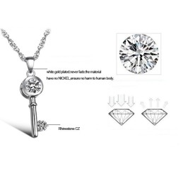 Ampia Varietà Di Collana Da Donna Con Lucchetto E Chiave In Titanio Placcato In Platino Con Strass