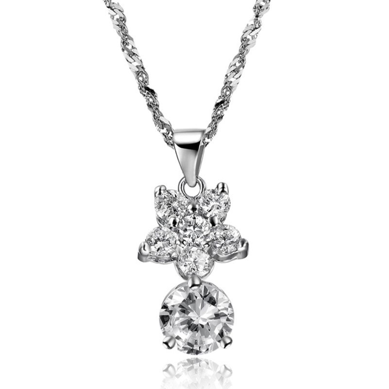 Collana In Titanio Placcato Platino Con Strass "The Queen Of Quality" Con Stella Femminile. Collana In Titanio Placcato Platino Con Strass "The Queen Of Quality" Con Stella Femminile.