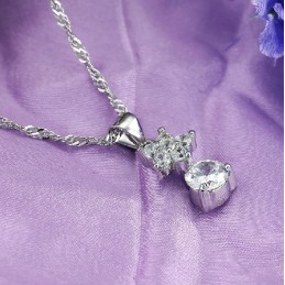 Collana In Titanio Placcato Platino Con Strass "The Queen Of Quality" Con Stella Femminile.