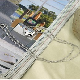 Collana In Titanio Placcato Platino Con Ciondolo A Forma Di Cuore Da Donna Di Eccellente Qualità