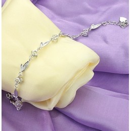 Noto Per La Sua Raffinata Qualità, Il Bracciale In Titanio Placcato In Platino A Forma Di Foglia Femminile Con Strass