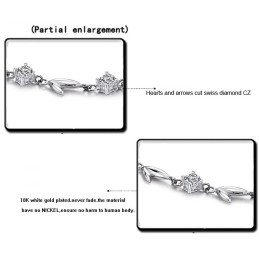 Noto Per La Sua Raffinata Qualità, Il Bracciale In Titanio Placcato In Platino A Forma Di Foglia Femminile Con Strass