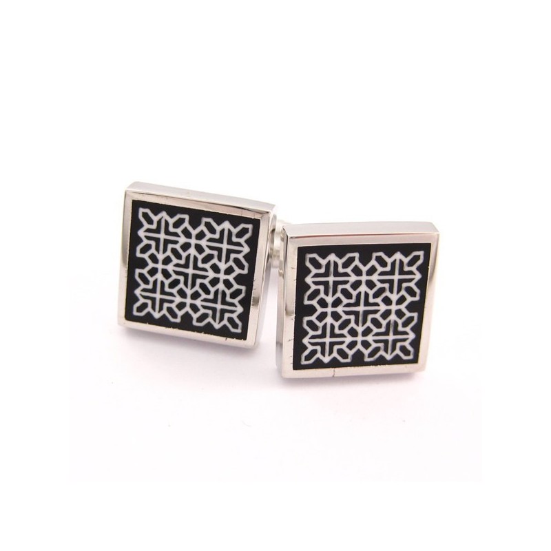 Gemelli Classici In Titanio Con Fiore Di Buon Auspicio Gemelli Classici In Titanio Con Fiore Di Buon Auspicio