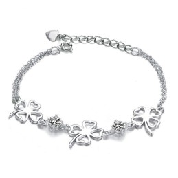 Bracciale In Titanio Placcato In Platino A Forma Di Trifoglio Femminile Di Eccellente Qualità
