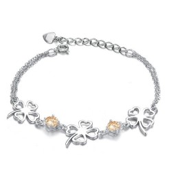 Bracciale In Titanio Placcato In Platino A Forma Di Trifoglio Femminile Di Eccellente Qualità