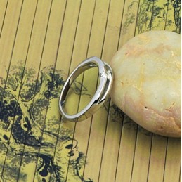Anello In Titanio Placcato In Platino Con Qualità E Quantità Assicurate Per Gli Amanti