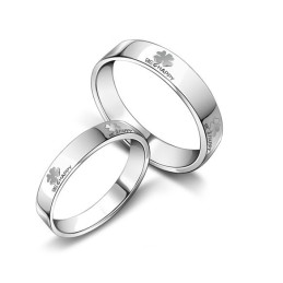 Noto Per La Sua Qualità Eccellente, Anello In Titanio Placcato In Platino A Forma Di Trifoglio Per Gli Innamorati