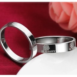Noto Per La Sua Qualità Eccellente, Anello In Titanio Placcato In Platino A Forma Di Trifoglio Per Gli Innamorati