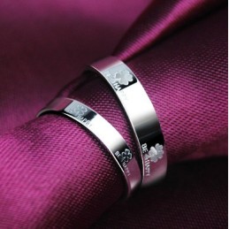Noto Per La Sua Qualità Eccellente, Anello In Titanio Placcato In Platino A Forma Di Trifoglio Per Gli Innamorati