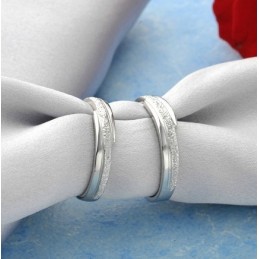 Ampia Varietà Di Anelli In Titanio Placcati In Platino Con Filato Di Perle Per Gli Amanti
